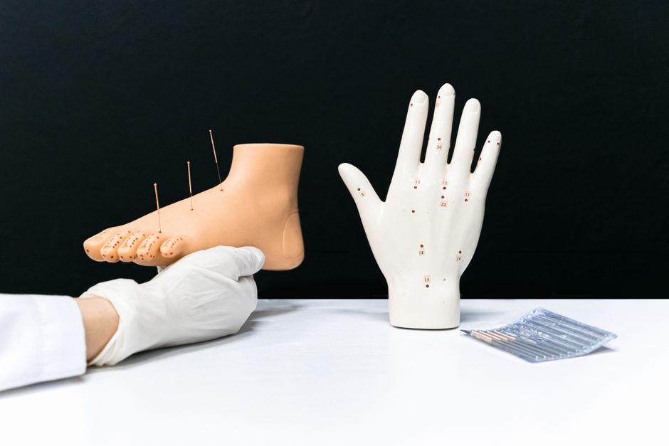 한의사 되는 법, 생각보다 오래 걸립니다 — 준비 과정부터 현실 연봉까지